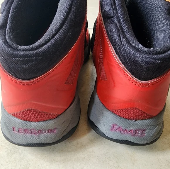 Lebron James Sneakers- 5 Youth - Picture 2 of 3